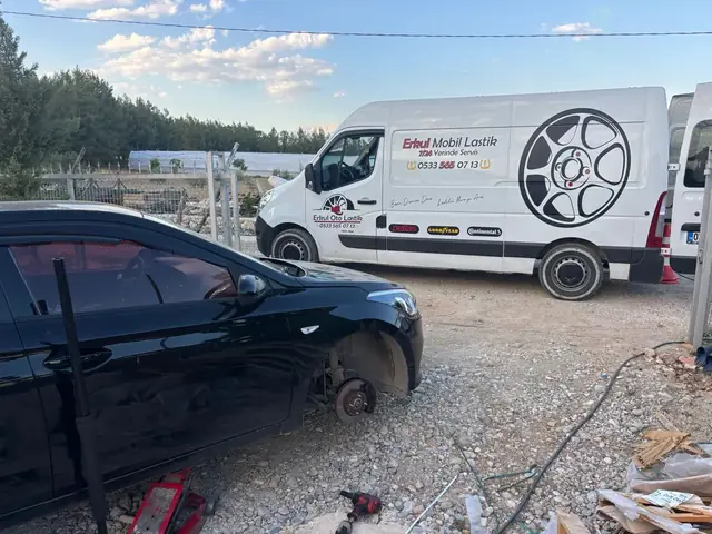 Yol kenarında lastik sökümü
